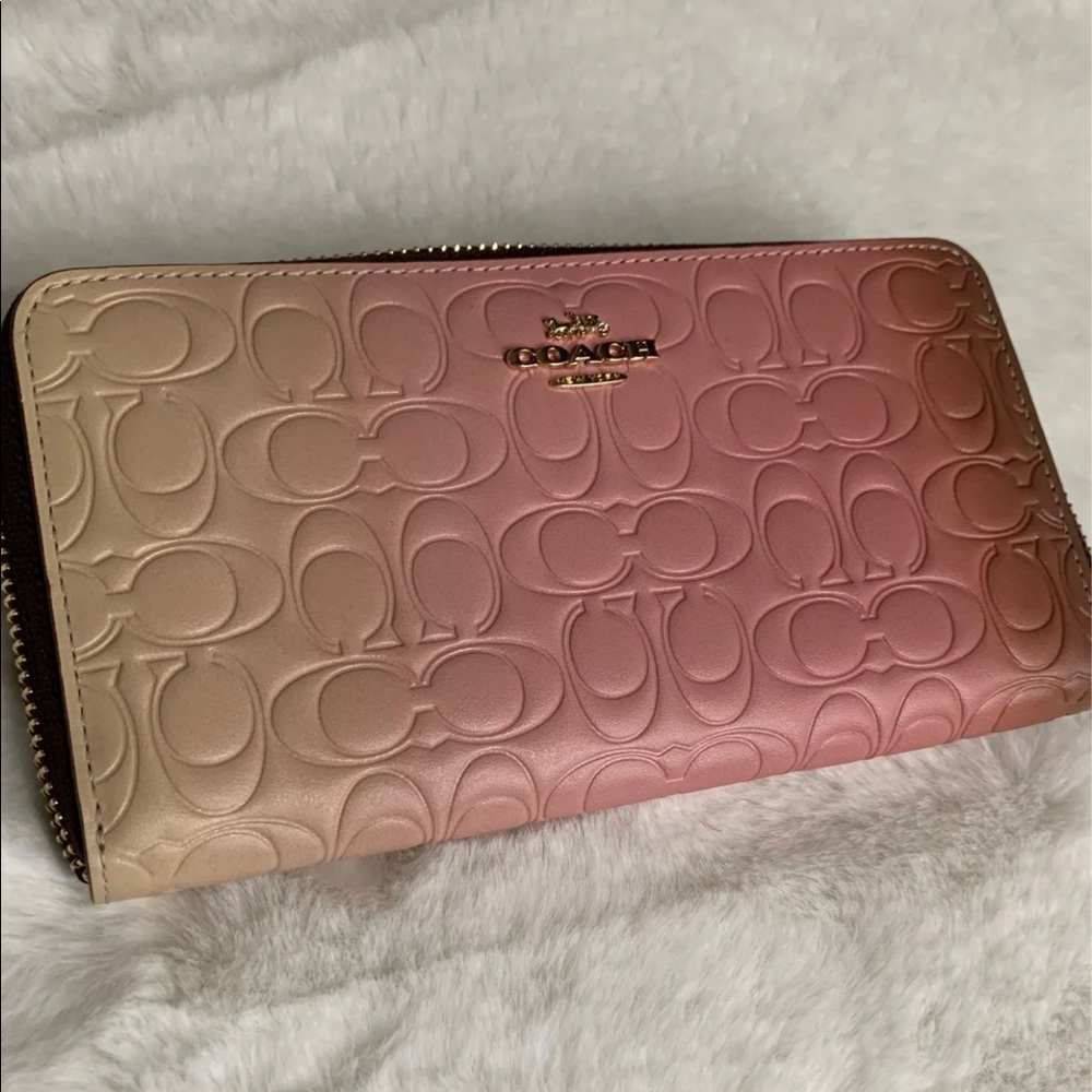 SOLD💗Coach Accordion Zip Wallet In Pink Ombre💗